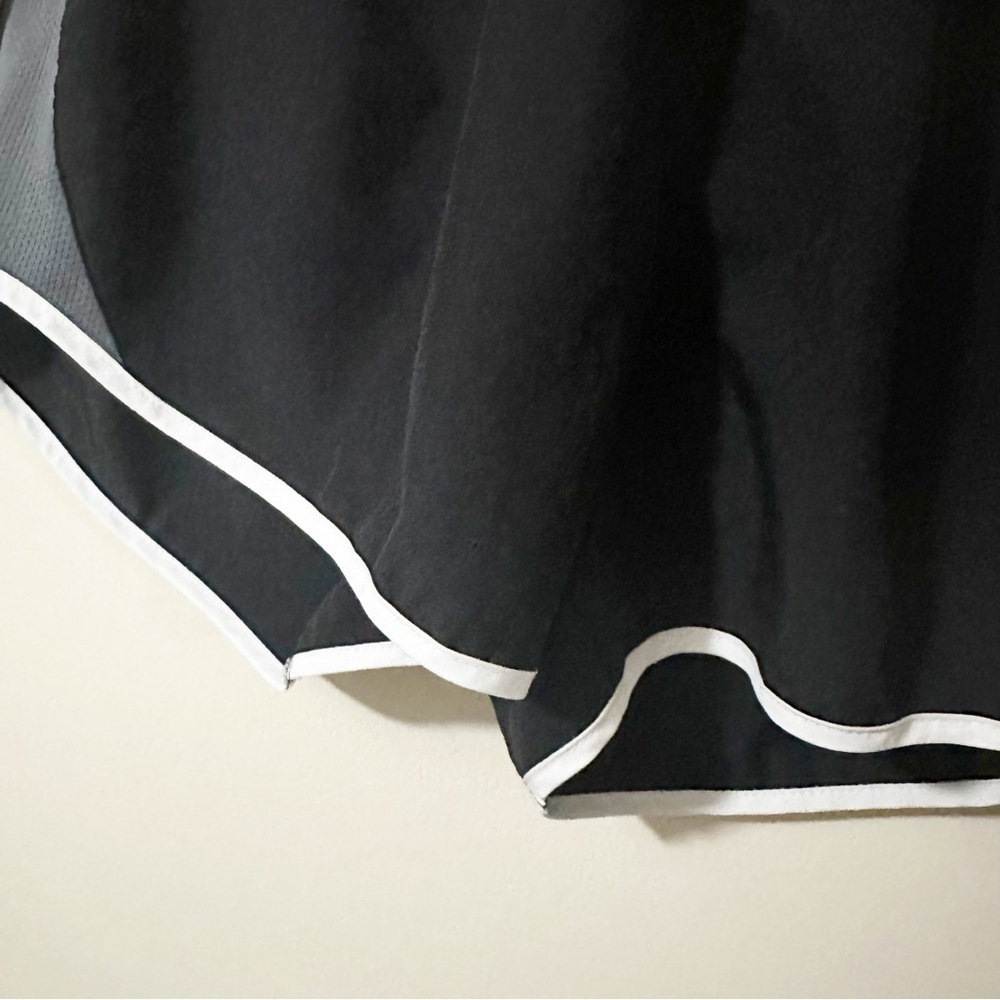 Nike Dri Fit Black White Gray Womens Athletic Shorts Size Medium - Picture 6 of 9